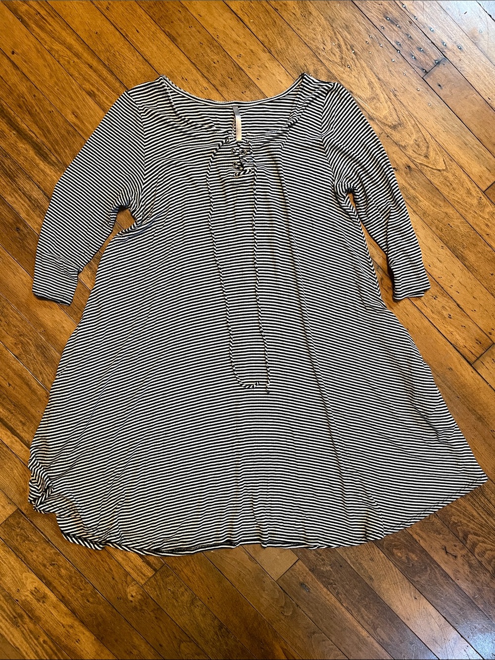 Striped Scoop Neck Lace-Up Women's Tunic Top - Black & White
